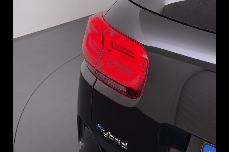 Citroën C5 Aircross 1.6T PHEV Hybrid 225PK Automaat Adap.Cruise Leder+Verwarmd Panoramadak Trekhaak Elek.Stoel+Memory Apple Carplay Android Auto Bus Navi Lmv 19" Privacy Glas Led Isofix DAB Draadloos opladen Lane Assist Regen-Lichtsensor 1.300KG Trekgewicht Dealeronderhouden Origineel Nederlandse Auto