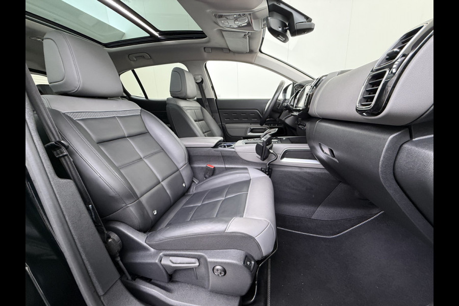 Citroën C5 Aircross 1.6T PHEV Hybrid 225PK Automaat Adap.Cruise Leder+Verwarmd Panoramadak Trekhaak Elek.Stoel+Memory Apple Carplay Android Auto Bus Navi Lmv 19" Privacy Glas Led Isofix DAB Draadloos opladen Lane Assist Regen-Lichtsensor 1.300KG Trekgewicht Dealeronderhouden Origineel Nederlandse Auto