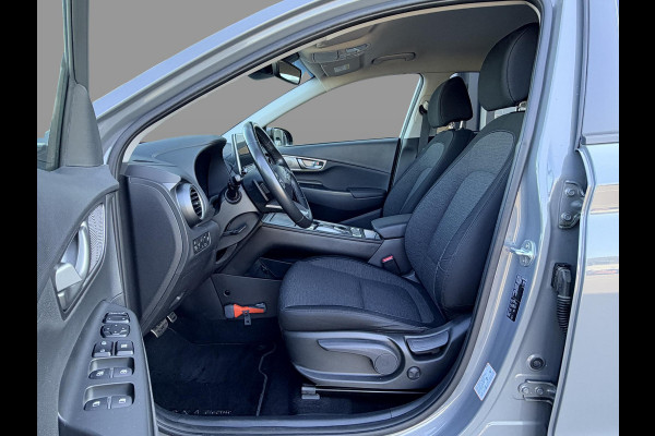 Hyundai Kona EV Fashion 39 kWh SoH 89.9% | 3 Fase | Warmtepomp | Fabrieksgarantie | Camera | Navigatie | Adaptieve Cruise | Dealeronderhouden |