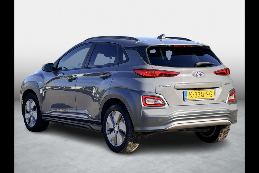 Hyundai Kona EV Fashion 39 kWh SoH 89.9% | 3 Fase | Warmtepomp | Fabrieksgarantie | Camera | Navigatie | Adaptieve Cruise | Dealeronderhouden |
