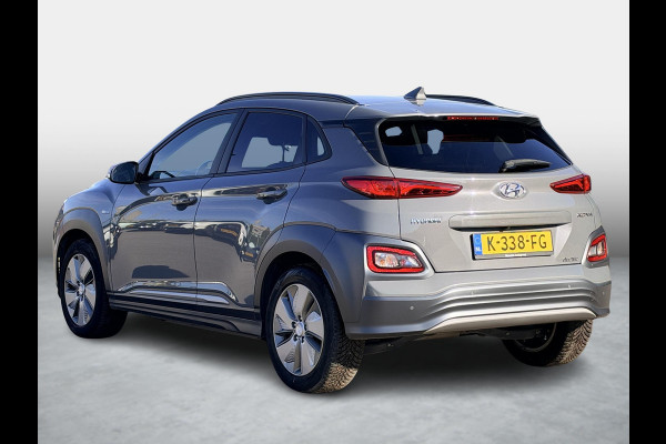 Hyundai Kona EV Fashion 39 kWh SoH 89.9% | 3 Fase | Warmtepomp | Fabrieksgarantie | Camera | Navigatie | Adaptieve Cruise | Dealeronderhouden |