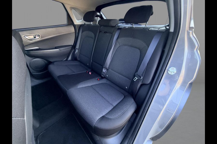Hyundai Kona EV Fashion 39 kWh SoH 89.9% | 3 Fase | Warmtepomp | Fabrieksgarantie | Camera | Navigatie | Adaptieve Cruise | Dealeronderhouden |