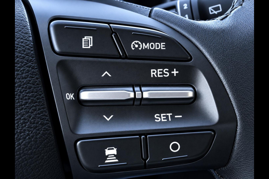 Hyundai Kona EV Fashion 39 kWh SoH 89.9% | 3 Fase | Warmtepomp | Fabrieksgarantie | Camera | Navigatie | Adaptieve Cruise | Dealeronderhouden |