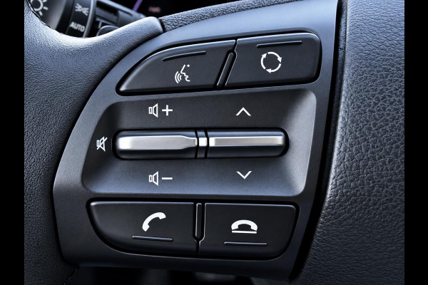 Hyundai Kona EV Fashion 39 kWh SoH 89.9% | 3 Fase | Warmtepomp | Fabrieksgarantie | Camera | Navigatie | Adaptieve Cruise | Dealeronderhouden |