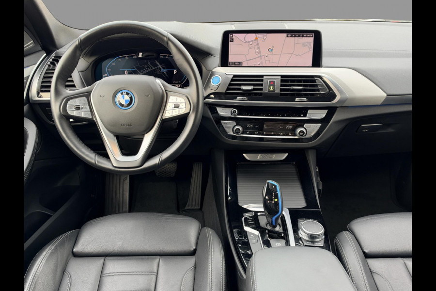 BMW iX3 High Executive 80 kWh SoH 94,5% | Dealeronderhouden | Driving Assistant Professional | Elektr.. Trekhaak | Panorama dak | Harman Kardon | 360° Camera | Head-Up | Comfort Access | Leder | 1e Eigenaar |