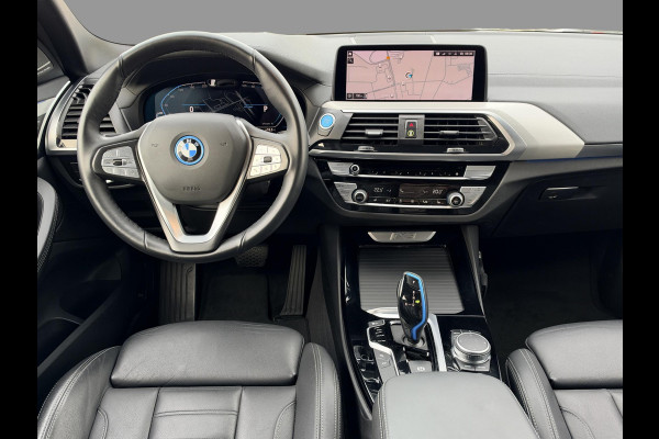 BMW iX3 High Executive 80 kWh SoH 94,5% | Dealeronderhouden | Driving Assistant Professional | Elektr.. Trekhaak | Panorama dak | Harman Kardon | 360° Camera | Head-Up | Comfort Access | Leder | 1e Eigenaar |