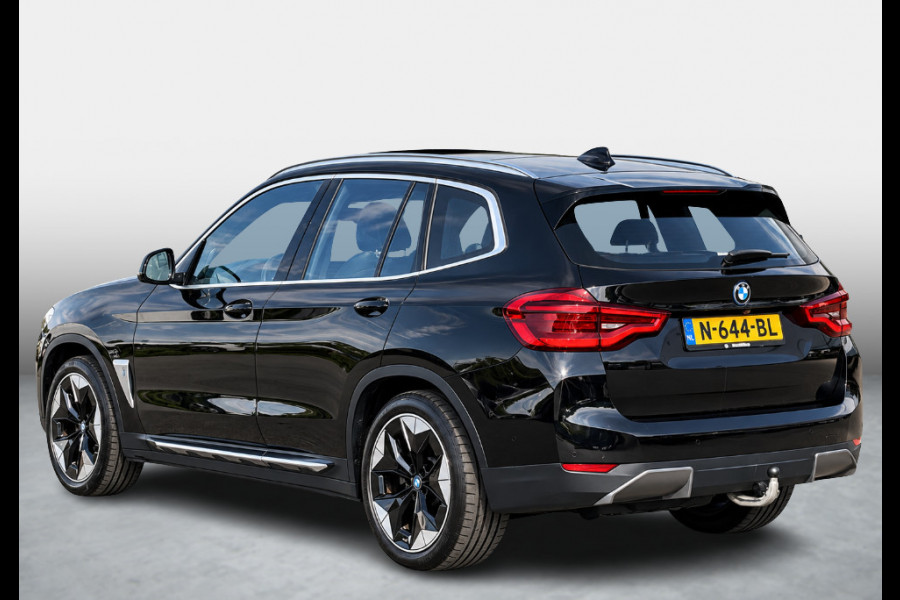 BMW iX3 High Executive 80 kWh SoH 94,5% | Dealeronderhouden | Driving Assistant Professional | Elektr.. Trekhaak | Panorama dak | Harman Kardon | 360° Camera | Head-Up | Comfort Access | Leder | 1e Eigenaar |