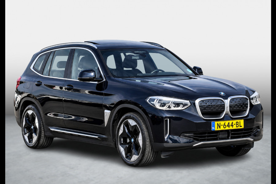BMW iX3 High Executive 80 kWh SoH 94,5% | Dealeronderhouden | Driving Assistant Professional | Elektr.. Trekhaak | Panorama dak | Harman Kardon | 360° Camera | Head-Up | Comfort Access | Leder | 1e Eigenaar |