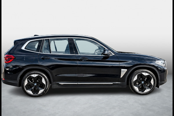 BMW iX3 High Executive 80 kWh SoH 94,5% | Dealeronderhouden | Driving Assistant Professional | Elektr.. Trekhaak | Panorama dak | Harman Kardon | 360° Camera | Head-Up | Comfort Access | Leder | 1e Eigenaar |