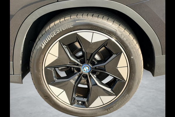 BMW iX3 High Executive 80 kWh SoH 94,5% | Dealeronderhouden | Driving Assistant Professional | Elektr.. Trekhaak | Panorama dak | Harman Kardon | 360° Camera | Head-Up | Comfort Access | Leder | 1e Eigenaar |