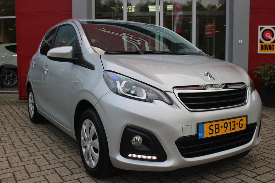 Peugeot 108 1.0 e-VTi ACTIVE AUTOMAAT ZEER LAGE KILOMETERSTAND | MISTLAMPEN VOOR | LED DAGRIJVERLICHTING | PARKEERSENSOREN ACHTER | AIRCO | MULTIFUNCTIONEEL LEDEREN STUURWIEL | BLUETOOTH | CENTRALE VERGRENDELING MET AFSTANDSBEDIENING | ELEKTRISCH BEDIENBARE RAMEN VOOR | KLAPRUITJES ACHTER PORTIEREN | VAN BINNENUIT VERSTELBARE BUITEN SPIEGELS | IN HOOGTE VERSTELBARE BESTUURDERSSTOEL | SCHAKELFLIPPERS ACHTER HET STUUR | USB-A AANSLUITING |
