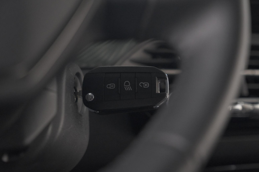 Peugeot 208 PureTech 100 Allure | Apple Carplay | Parkeersensoren | Climate Control