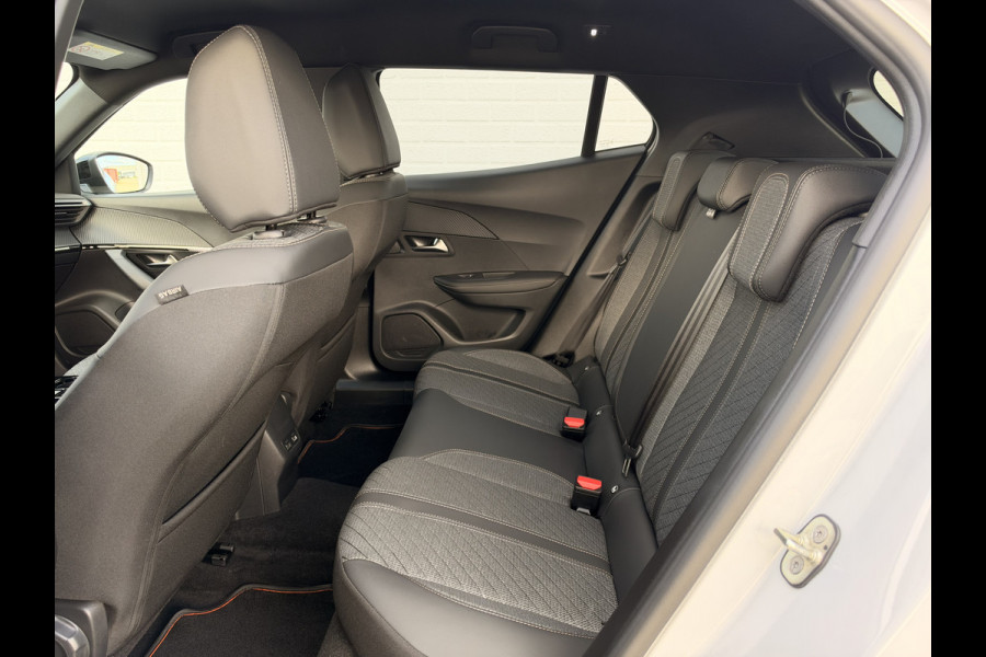 Peugeot 2008 1.2 Hybrid 145 Style NAVI | AUTOMAAT | NIEUWSTAAT!!