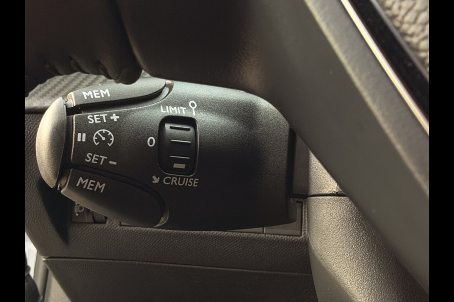 Peugeot 2008 1.2 Hybrid 145 Style NAVI | AUTOMAAT | NIEUWSTAAT!!