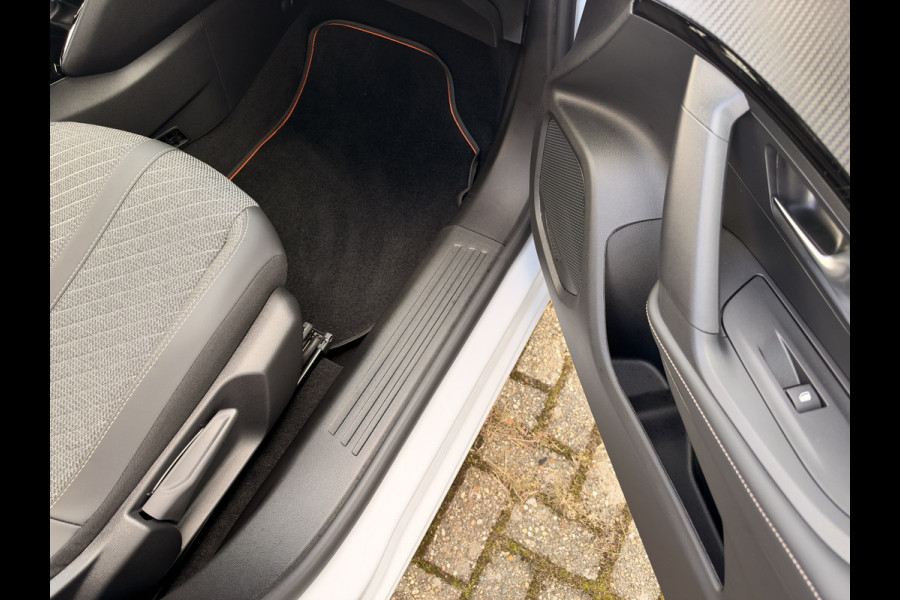 Peugeot 2008 1.2 Hybrid 145 Style NAVI | AUTOMAAT | NIEUWSTAAT!!