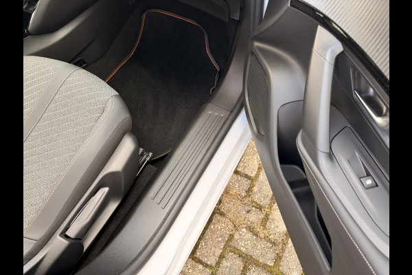 Peugeot 2008 1.2 Hybrid 145 Style NAVI | AUTOMAAT | NIEUWSTAAT!!