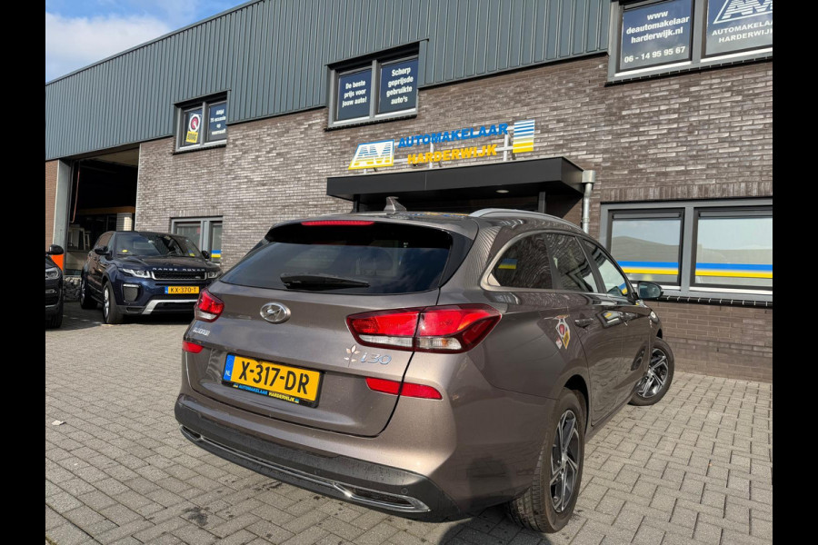 Hyundai i30 Wagon 1.5 T-GDi MHEV Premium | 1E EIGENAAR | 3/6/12MND GARANTIE | SCHUIFDAK | AUTOMAAT | LED | STOEL/STUUR VERWRM. | CARPLAY | DAB | NAVI | LANE | CAMERA |