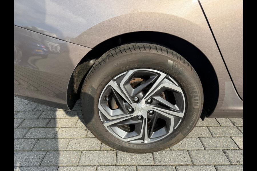 Hyundai i30 Wagon 1.5 T-GDi MHEV Premium | 1E EIGENAAR | 3/6/12MND GARANTIE | SCHUIFDAK | AUTOMAAT | LED | STOEL/STUUR VERWRM. | CARPLAY | DAB | NAVI | LANE | CAMERA |