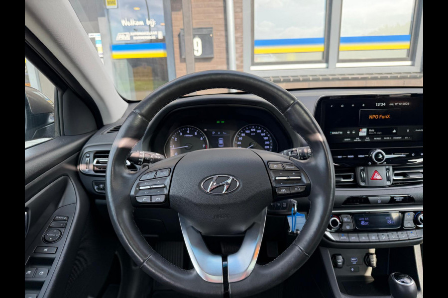 Hyundai i30 Wagon 1.5 T-GDi MHEV Premium | 1E EIGENAAR | 3/6/12MND GARANTIE | SCHUIFDAK | AUTOMAAT | LED | STOEL/STUUR VERWRM. | CARPLAY | DAB | NAVI | LANE | CAMERA |