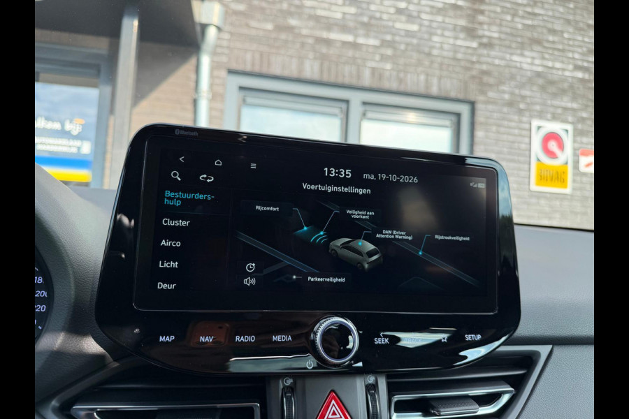 Hyundai i30 Wagon 1.5 T-GDi MHEV Premium | 1E EIGENAAR | 3/6/12MND GARANTIE | SCHUIFDAK | AUTOMAAT | LED | STOEL/STUUR VERWRM. | CARPLAY | DAB | NAVI | LANE | CAMERA |