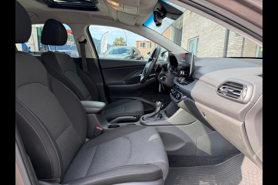 Hyundai i30 Wagon 1.5 T-GDi MHEV Premium | 1E EIGENAAR | 3/6/12MND GARANTIE | SCHUIFDAK | AUTOMAAT | LED | STOEL/STUUR VERWRM. | CARPLAY | DAB | NAVI | LANE | CAMERA |