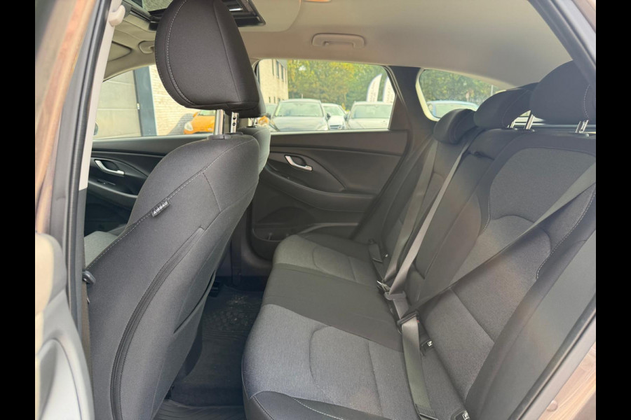 Hyundai i30 Wagon 1.5 T-GDi MHEV Premium | 1E EIGENAAR | 3/6/12MND GARANTIE | SCHUIFDAK | AUTOMAAT | LED | STOEL/STUUR VERWRM. | CARPLAY | DAB | NAVI | LANE | CAMERA |