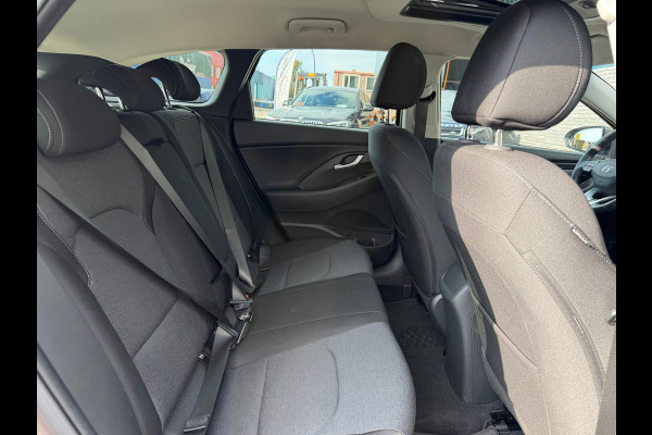 Hyundai i30 Wagon 1.5 T-GDi MHEV Premium | 1E EIGENAAR | 3/6/12MND GARANTIE | SCHUIFDAK | AUTOMAAT | LED | STOEL/STUUR VERWRM. | CARPLAY | DAB | NAVI | LANE | CAMERA |