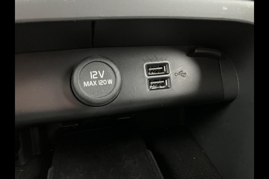 Volvo XC40 1.5 T4 Plug-in hybrid Core Bright | WinterPack | Camera | NAP