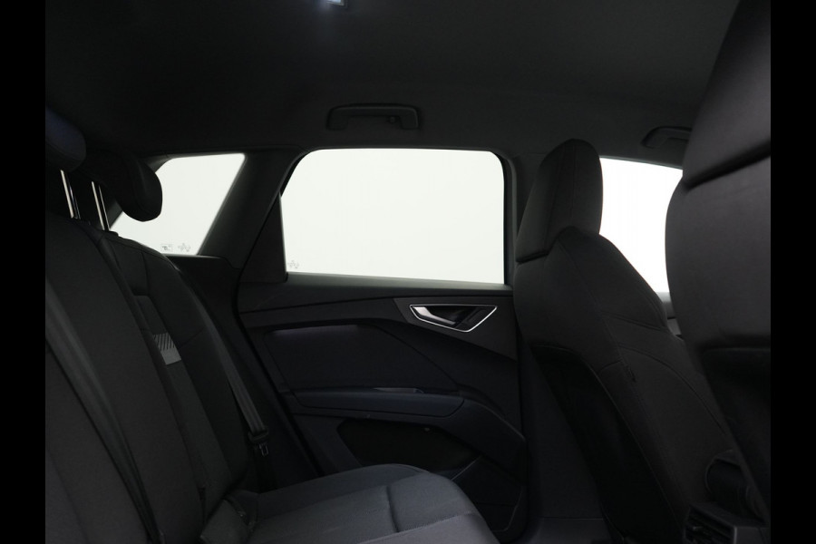 Audi Q4 e-tron 40 Edition 77 kWh 204pk Dealer O.H. | SOH 95,7% | Adaptive Cruise | Head Up | Camera | Sportstoelen Memory & Verwarmd | Stuur Verwarmd | Apple Carplay | Navigatie | DAB | 19"L.M |
