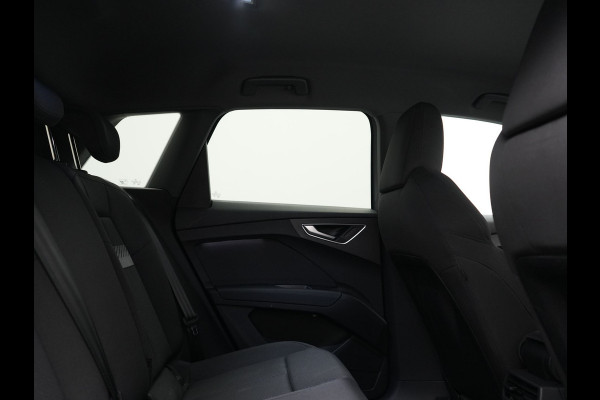 Audi Q4 e-tron 40 Edition 77 kWh 204pk Dealer O.H. | SOH 95,7% | Adaptive Cruise | Head Up | Camera | Sportstoelen Memory & Verwarmd | Stuur Verwarmd | Apple Carplay | Navigatie | DAB | 19"L.M |