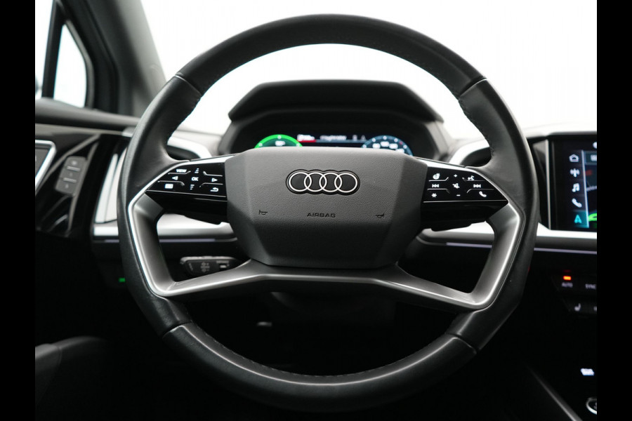 Audi Q4 e-tron 40 Edition 77 kWh 204pk Dealer O.H. | SOH 95,7% | Adaptive Cruise | Head Up | Camera | Sportstoelen Memory & Verwarmd | Stuur Verwarmd | Apple Carplay | Navigatie | DAB | 19"L.M |