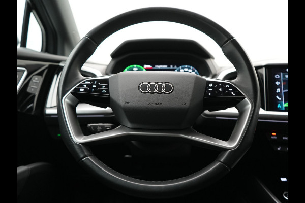 Audi Q4 e-tron 40 Edition 77 kWh 204pk Dealer O.H. | SOH 95,7% | Adaptive Cruise | Head Up | Camera | Sportstoelen Memory & Verwarmd | Stuur Verwarmd | Apple Carplay | Navigatie | DAB | 19"L.M |