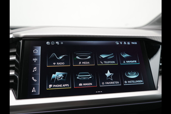 Audi Q4 e-tron 40 Edition 77 kWh 204pk Dealer O.H. | SOH 95,7% | Adaptive Cruise | Head Up | Camera | Sportstoelen Memory & Verwarmd | Stuur Verwarmd | Apple Carplay | Navigatie | DAB | 19"L.M |