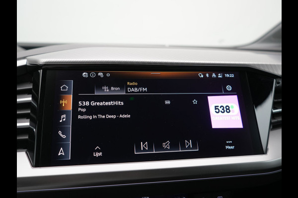 Audi Q4 e-tron 40 Edition 77 kWh 204pk Dealer O.H. | SOH 95,7% | Adaptive Cruise | Head Up | Camera | Sportstoelen Memory & Verwarmd | Stuur Verwarmd | Apple Carplay | Navigatie | DAB | 19"L.M |