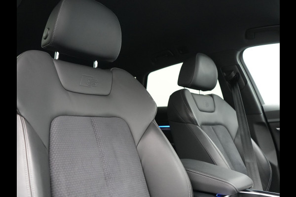 Audi Q8 e-tron 55 Quattro S Line 115 kWh 408pk Dealer O.H. | SOH 97,5% | Adaptive Cruise | Matrix LED | 360 Camera | Bang & Olufsen | Alcantara Sportstoelen Memory & Verwarmd | Sfeerverlichting | Keyless | BLIS | Navigatie | DAB | Virtual | 20"L.M |