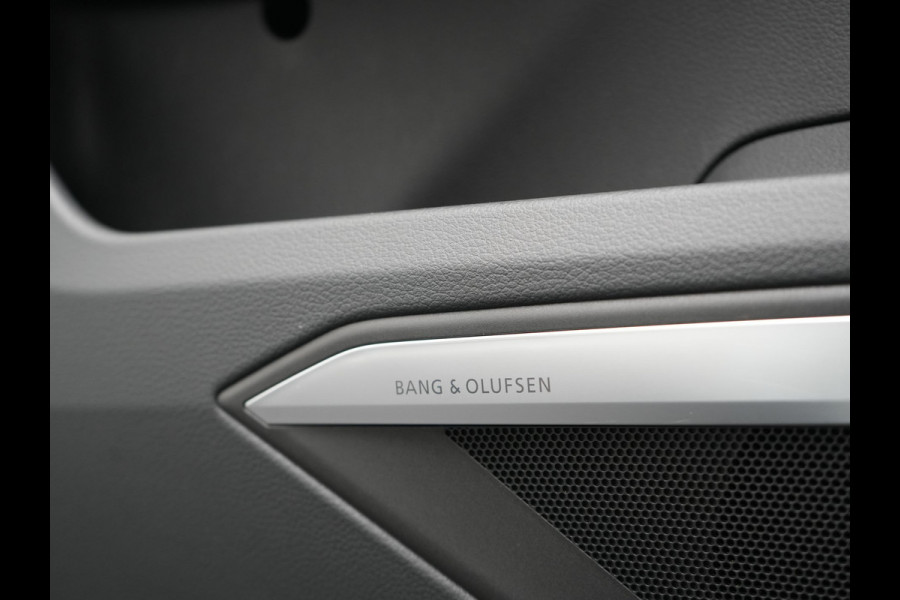 Audi Q8 e-tron 55 Quattro S Line 115 kWh 408pk Dealer O.H. | SOH 97,5% | Adaptive Cruise | Matrix LED | 360 Camera | Bang & Olufsen | Alcantara Sportstoelen Memory & Verwarmd | Sfeerverlichting | Keyless | BLIS | Navigatie | DAB | Virtual | 20"L.M |