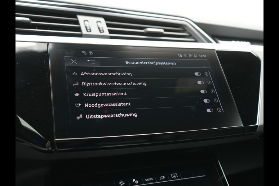 Audi Q8 e-tron 55 Quattro S Line 115 kWh 408pk Dealer O.H. | SOH 97,5% | Adaptive Cruise | Matrix LED | 360 Camera | Bang & Olufsen | Alcantara Sportstoelen Memory & Verwarmd | Sfeerverlichting | Keyless | BLIS | Navigatie | DAB | Virtual | 20"L.M |