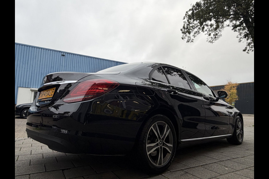 Mercedes-Benz C-Klasse 160 Sport Edition AUTOMAAT I Navigatie / Apple CarPlay I Sport interieur I Stoel verwarming I LED I PDC ..