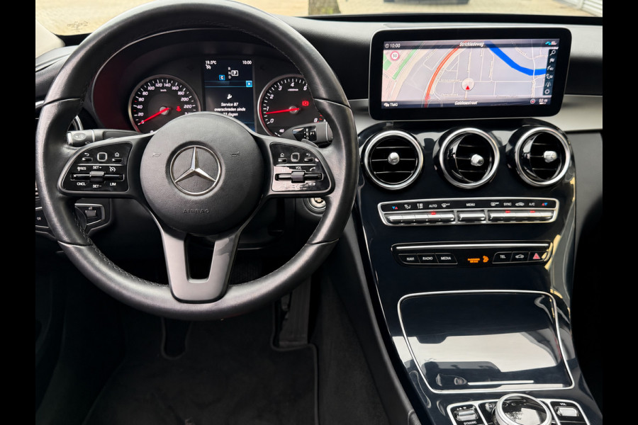 Mercedes-Benz C-Klasse 160 Sport Edition AUTOMAAT I Navigatie / Apple CarPlay I Sport interieur I Stoel verwarming I LED I PDC ..