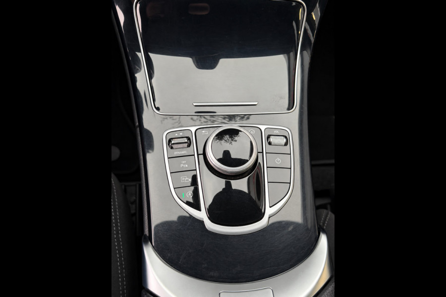 Mercedes-Benz C-Klasse 160 Sport Edition AUTOMAAT I Navigatie / Apple CarPlay I Sport interieur I Stoel verwarming I LED I PDC ..