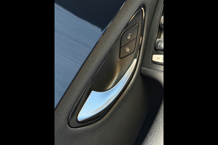 Mercedes-Benz C-Klasse 160 Sport Edition AUTOMAAT I Navigatie / Apple CarPlay I Sport interieur I Stoel verwarming I LED I PDC ..