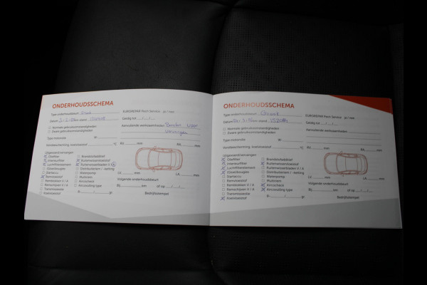 Toyota C-HR 1.8 Hybrid Bi-Tone | TREKHAAK | LED KOPLAMPEN | STUUR & STOELVERWARMING |
