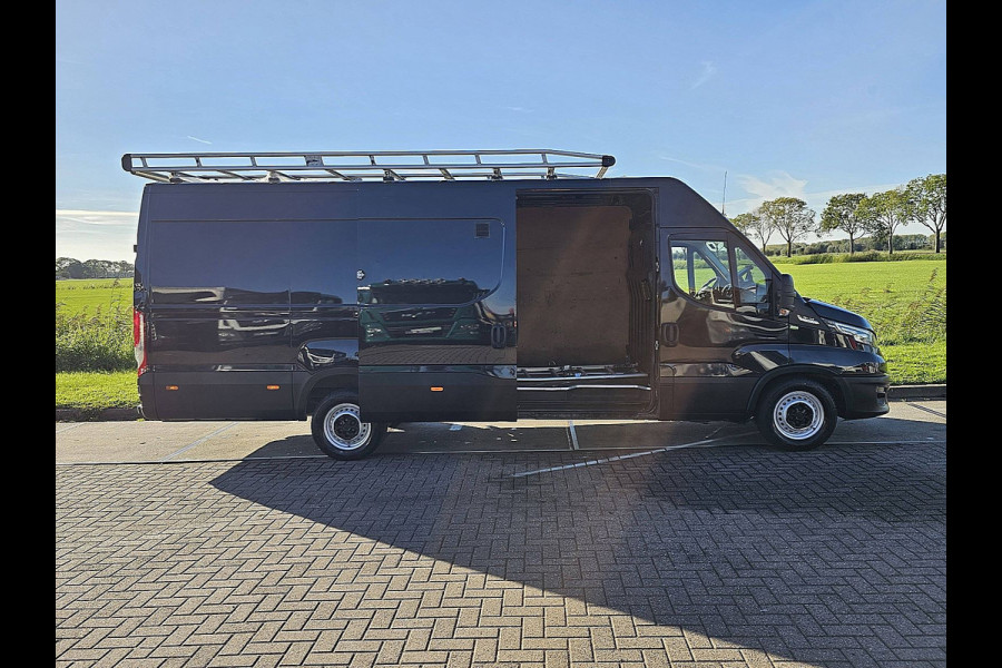 Iveco Daily 35S14V 2.3 410 L4H2 Cruise control, Airco, Carplay, Navi, Camera, Climate control, Led