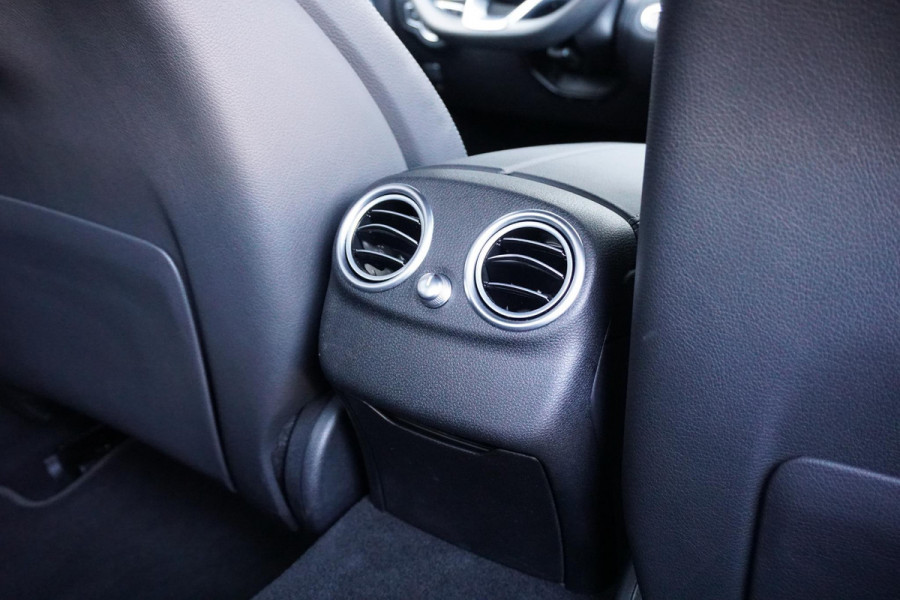 Mercedes-Benz C-Klasse 180 Business Solution AMG + CAMERA / LEDER / MULTIBEAM LED / DODEHOEK
