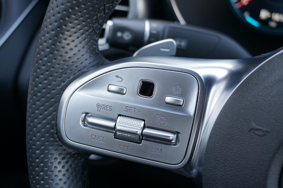 Mercedes-Benz C-Klasse 180 Business Solution AMG + CAMERA / LEDER / MULTIBEAM LED / DODEHOEK