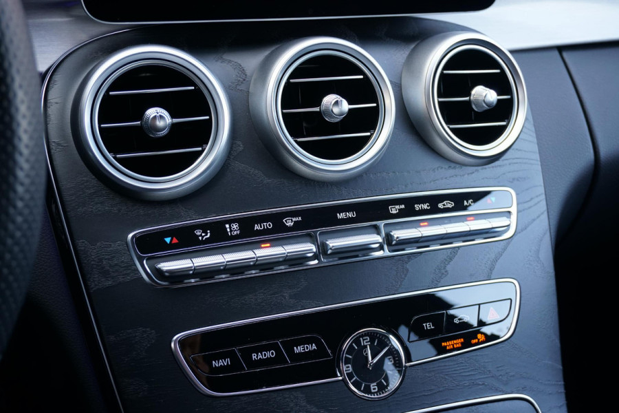 Mercedes-Benz C-Klasse 180 Business Solution AMG + CAMERA / LEDER / MULTIBEAM LED / DODEHOEK