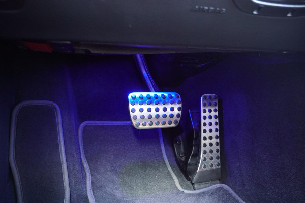 Mercedes-Benz C-Klasse 180 Business Solution AMG + CAMERA / LEDER / MULTIBEAM LED / DODEHOEK