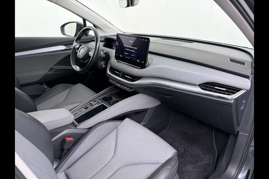 Škoda ENYAQ iV 80 204PK Pano-Dak Adap.Cruise Warmtepomp 3-Zone 20" SOH 90% Ecc Stuur+Stoelverwarming Camera Assistentie Pakket Plus Comfort Plu Apple Carplay Android Auto Draadloze telefoonlader Elek.Achterklep Privacy Glas Dealeronderhouden 1e Eigenaar