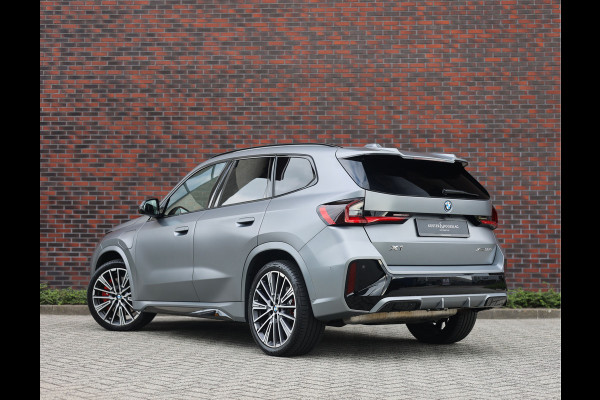 BMW X1 30e xDrive | Pano - Trekhaak - HUD