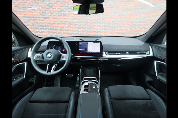 BMW X1 30e xDrive | Pano - Trekhaak - HUD